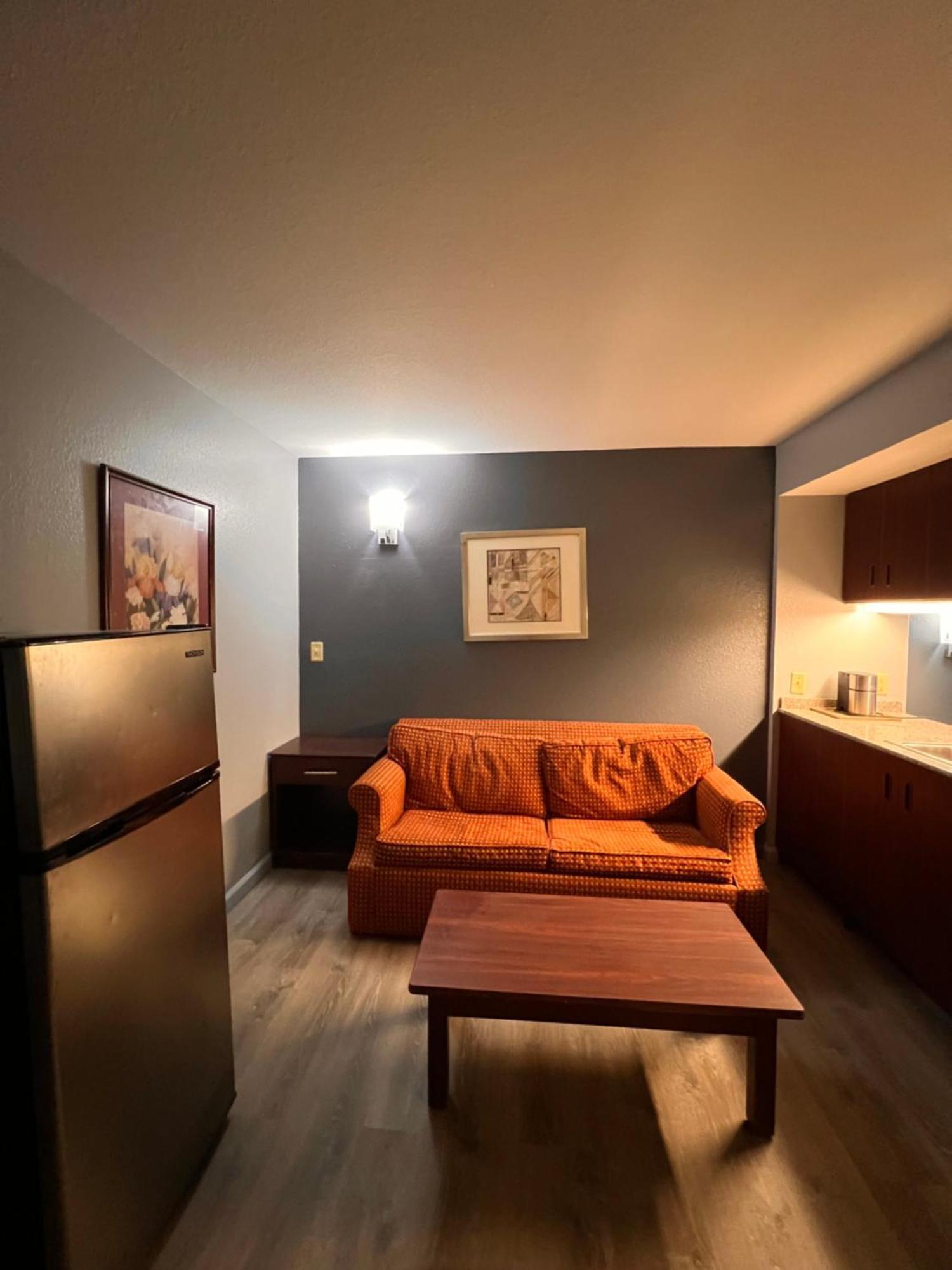 Blisspoint Inn & Suites, Northwood Экстерьер фото