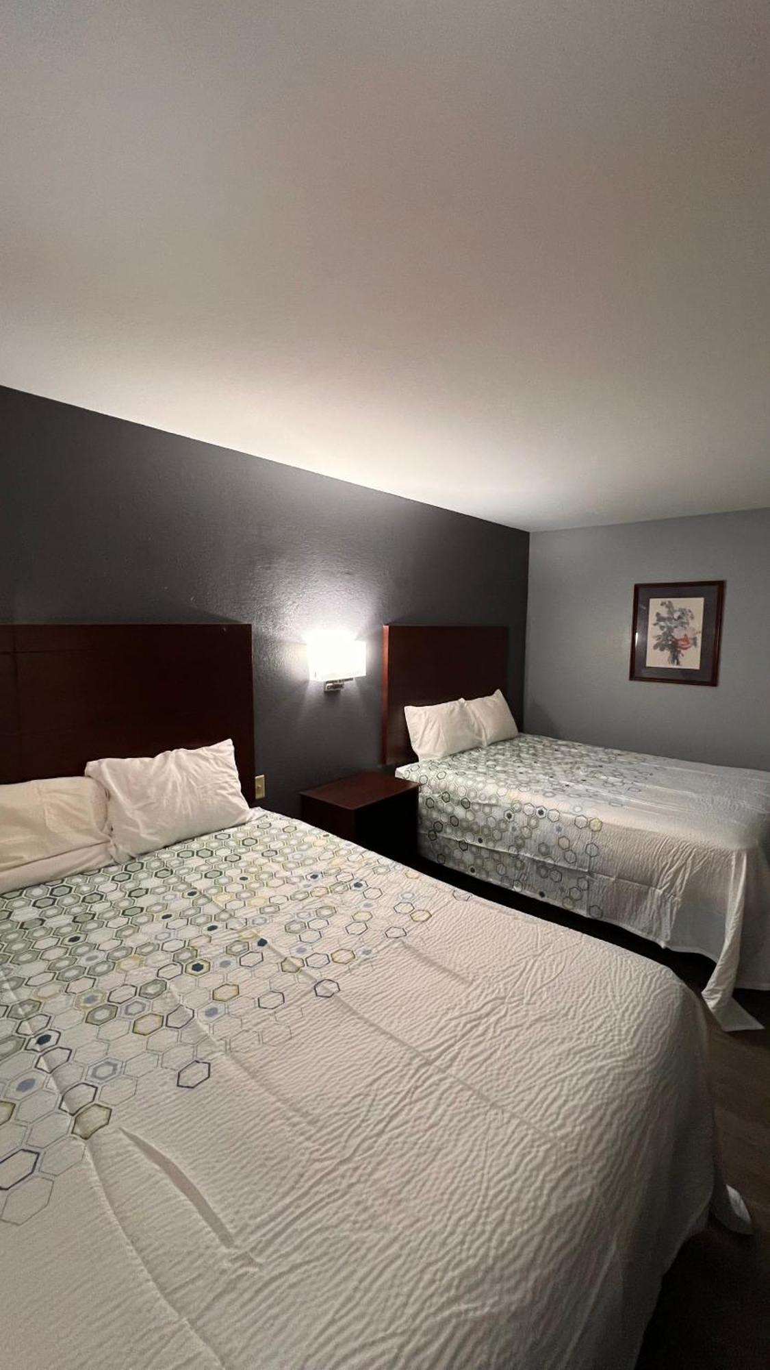 Blisspoint Inn & Suites, Northwood Экстерьер фото