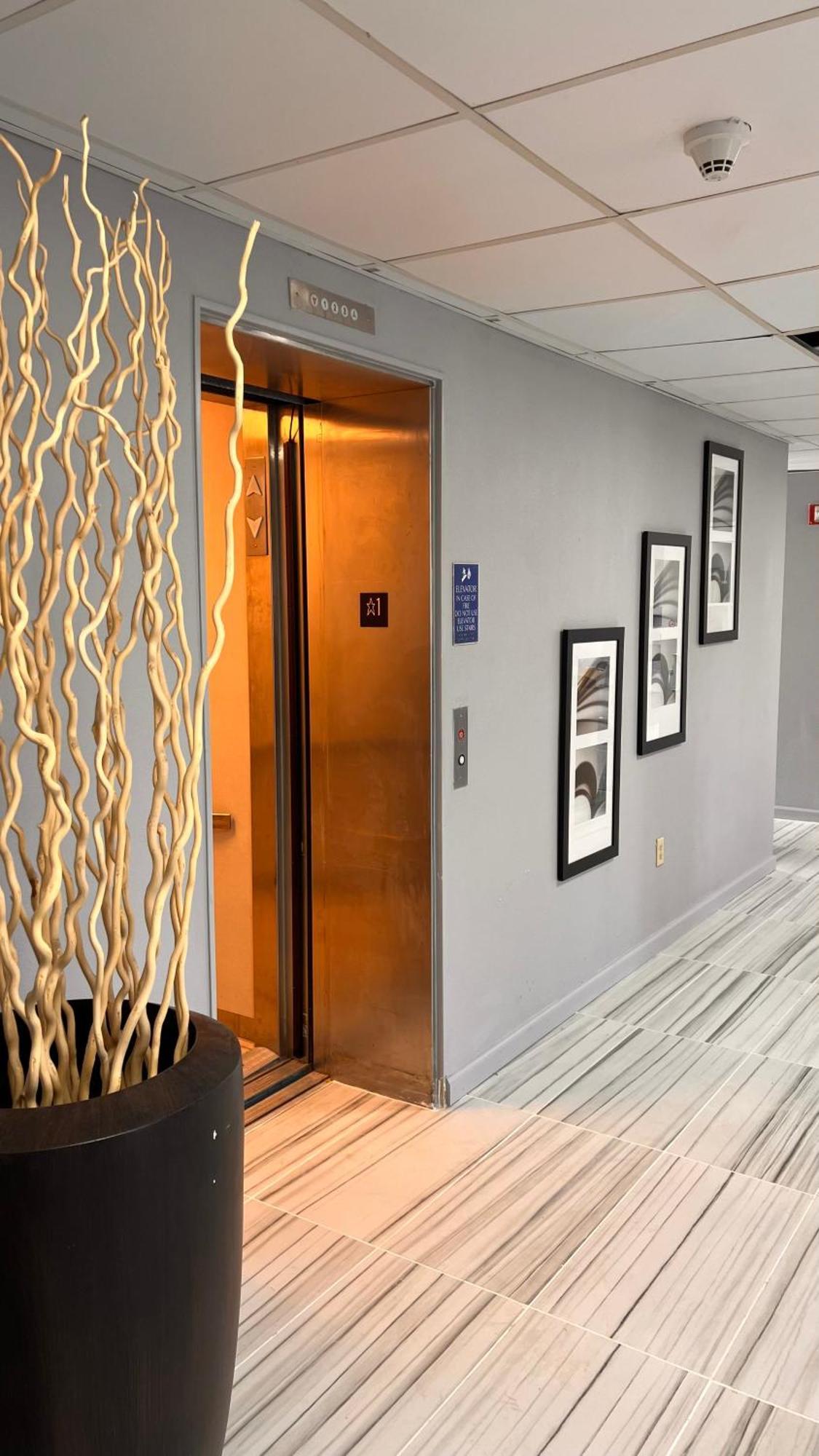 Blisspoint Inn & Suites, Northwood Экстерьер фото