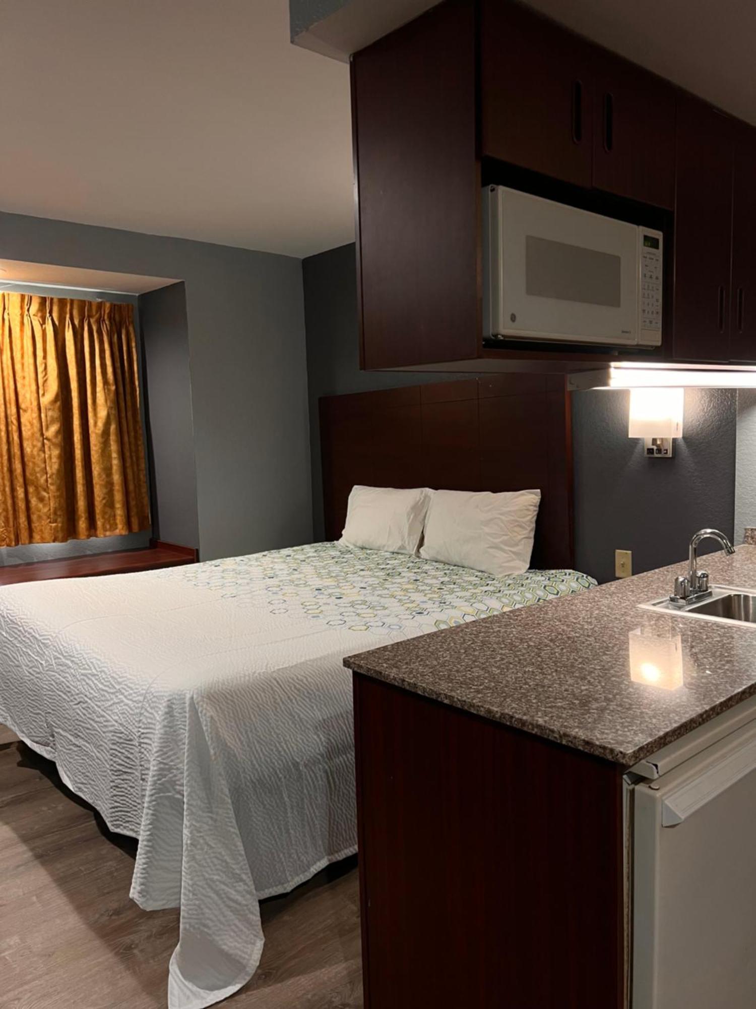 Blisspoint Inn & Suites, Northwood Экстерьер фото